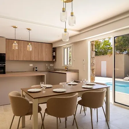 ヴィラ La Mesange Avec Piscine Et Jardin