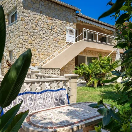La Mesange Avec Piscine Et Jardin アンティーブ