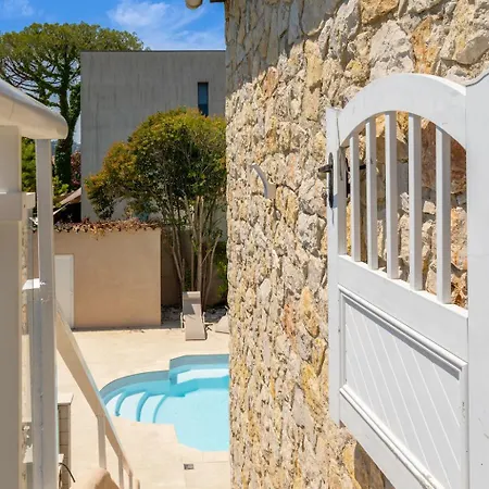 ヴィラ La Mesange Avec Piscine Et Jardin